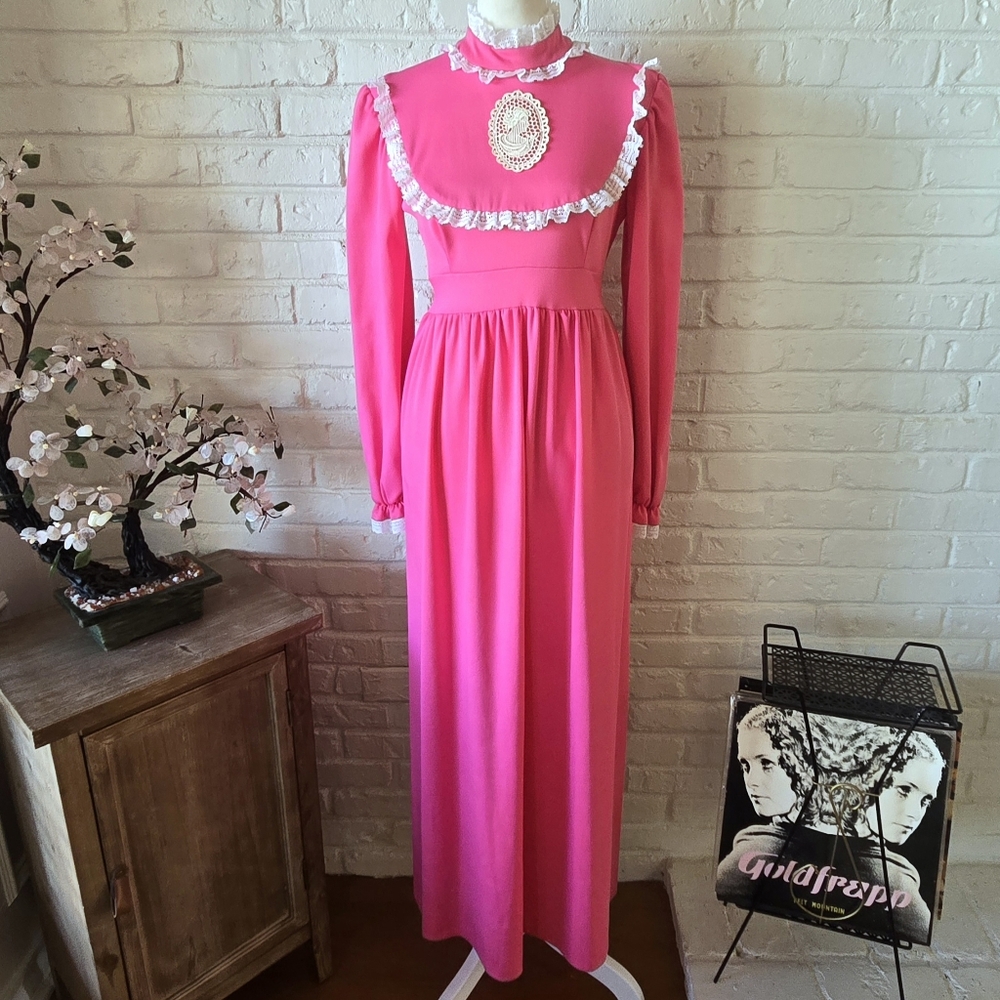 Vtg 70s Pink Maxi Dress With Cameo Applique, Party, Lace, Union